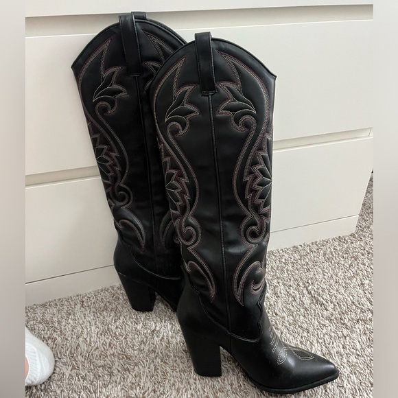 COPY - Steve Madden Lasso Boots - Picture 3 of 3